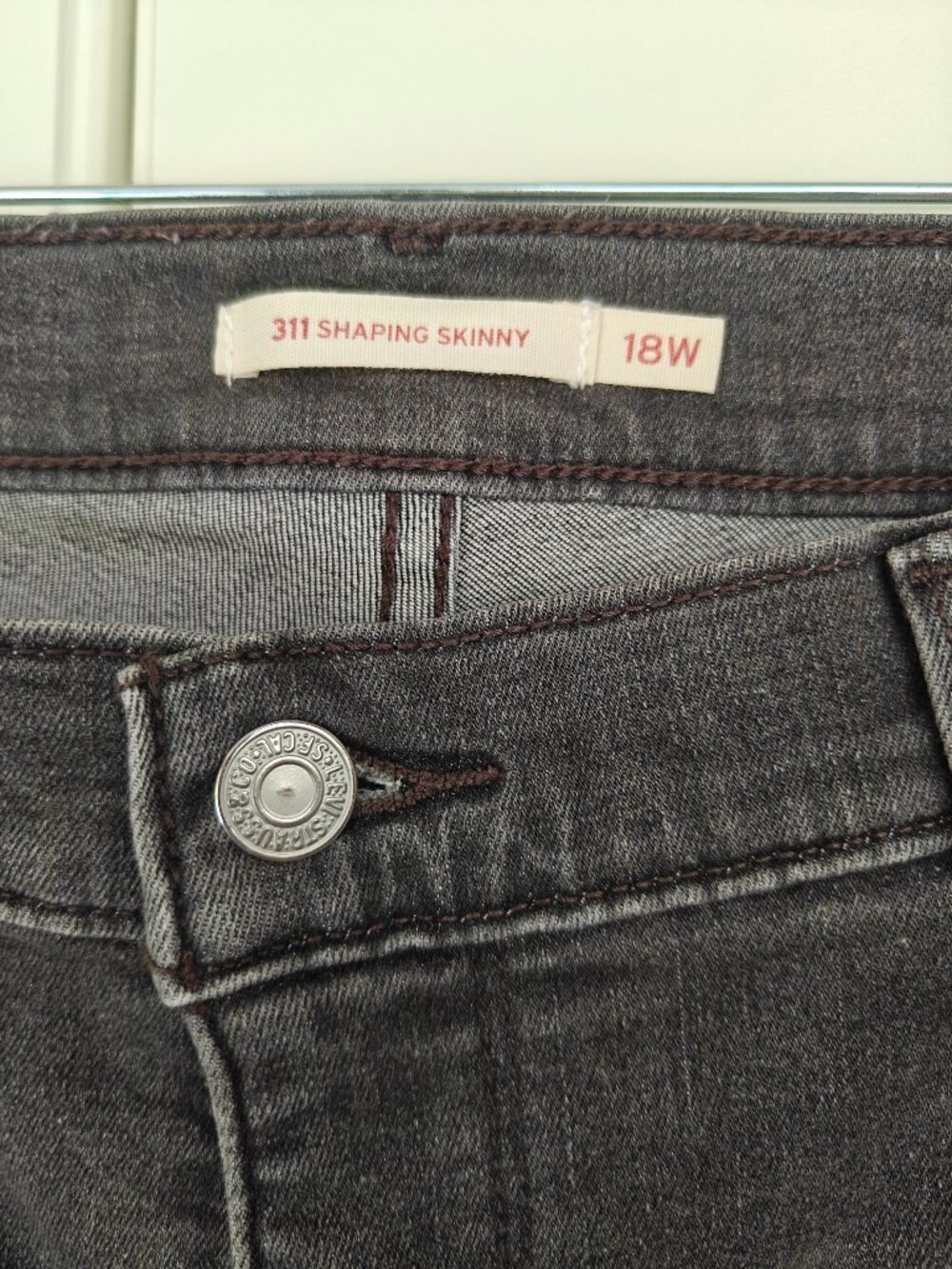 Levi's Dark Grey Women's 311 Shaping Skinny Jeans, Size 18W - Picture 2 of 3